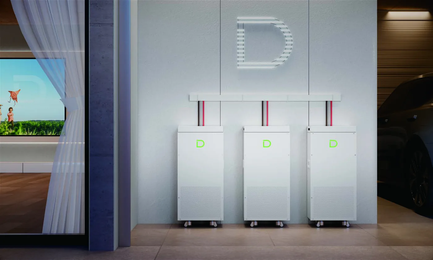 Drie Dyness PowerBrick-accu's naast elkaar