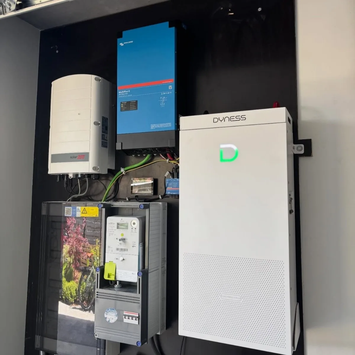 Dyness PowerBrick met Victron MultiPlus-omvormer en SolarEdge, geïnstalleerd door AM Elektrotechniek